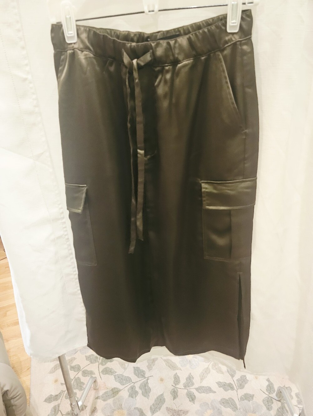 Sanctuary Everyday Satin Cargo Midi Skirt NWT Women's Extra Small DR OLIVE GREEN